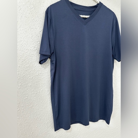 lululemon Fundamental V-Neck T-Shirt Size M - Picture 6 of 11